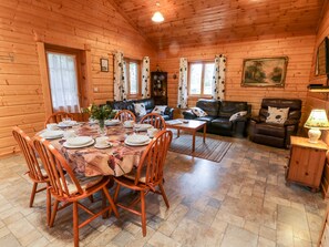 Cottage | Private kitchen - Chloe's Lodge (Pickering)