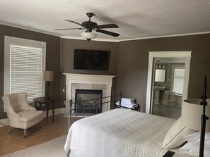 Habitación Confort | Decoración personalizada, muebles diferentes, escritorio y wifi gratis