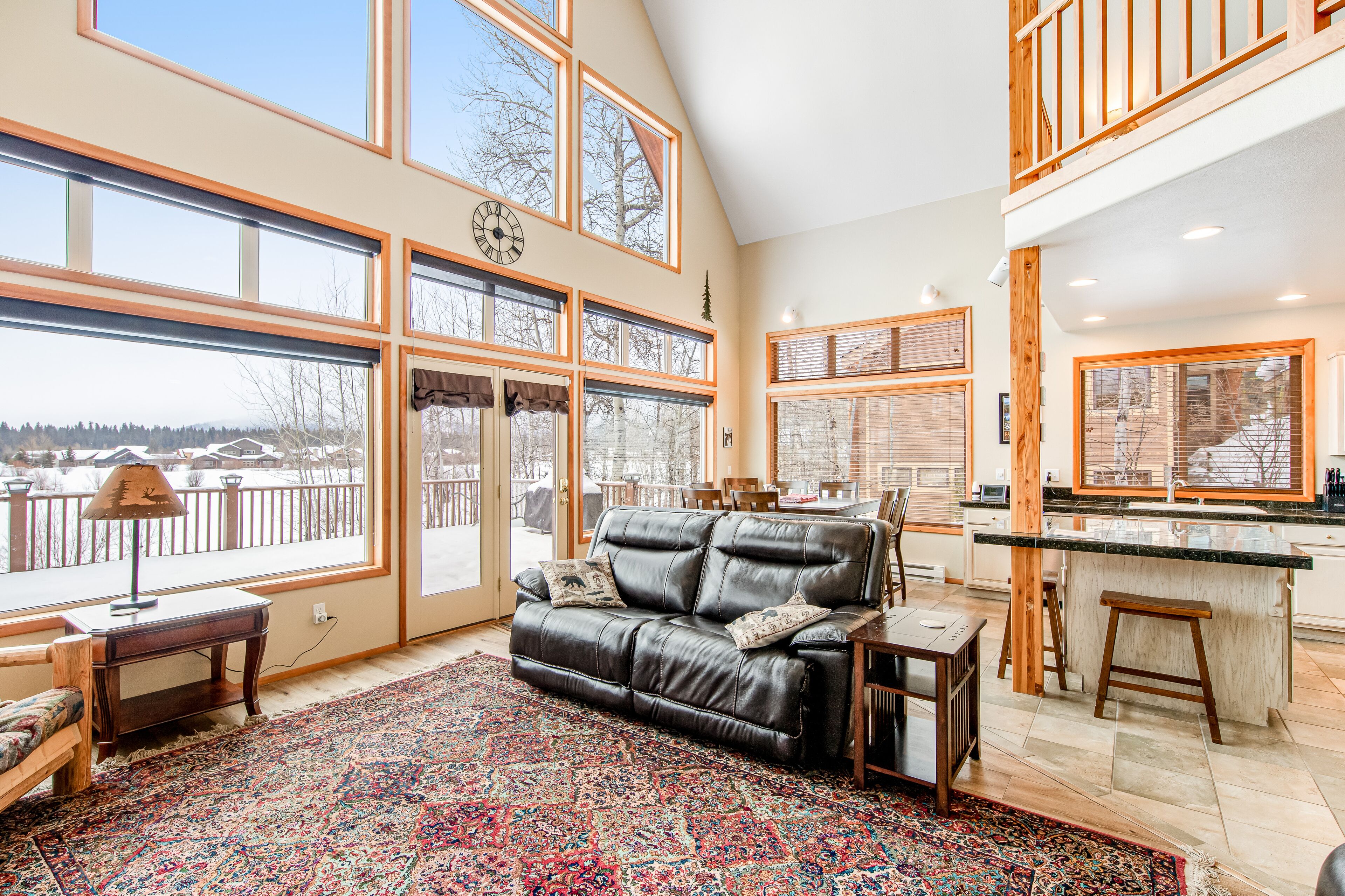 Lovely lodging near town, golfing, & lake activities with grill & WiFi - dogs OK