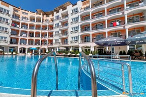 Seasonal outdoor pool - Avenue Deluxe (Sunny Beach)