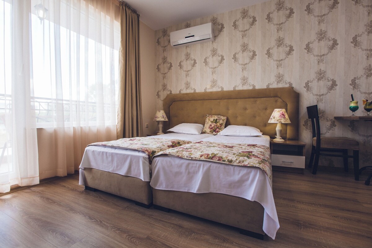 Double Room, 1 adult + 1 child