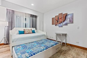 3 bedrooms, desk, iron/ironing board, travel crib