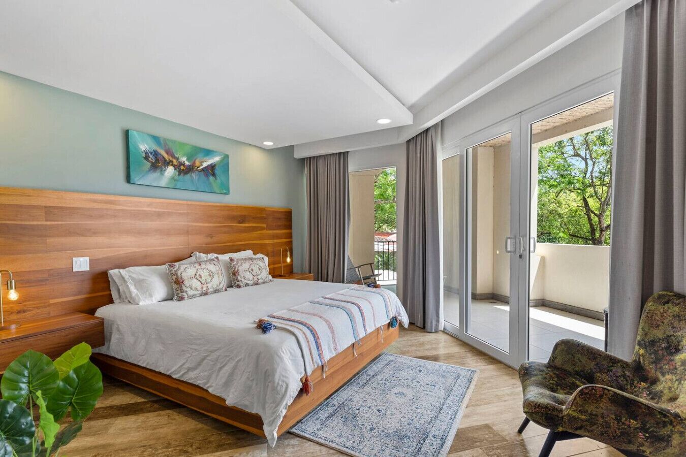 3 bedrooms, desk, iron/ironing board, travel cot