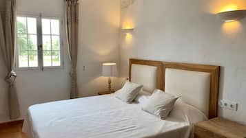4 Schlafzimmer, schallisolierte Zimmer, BĂŒgeleisen/BĂŒgelbrett, WLAN