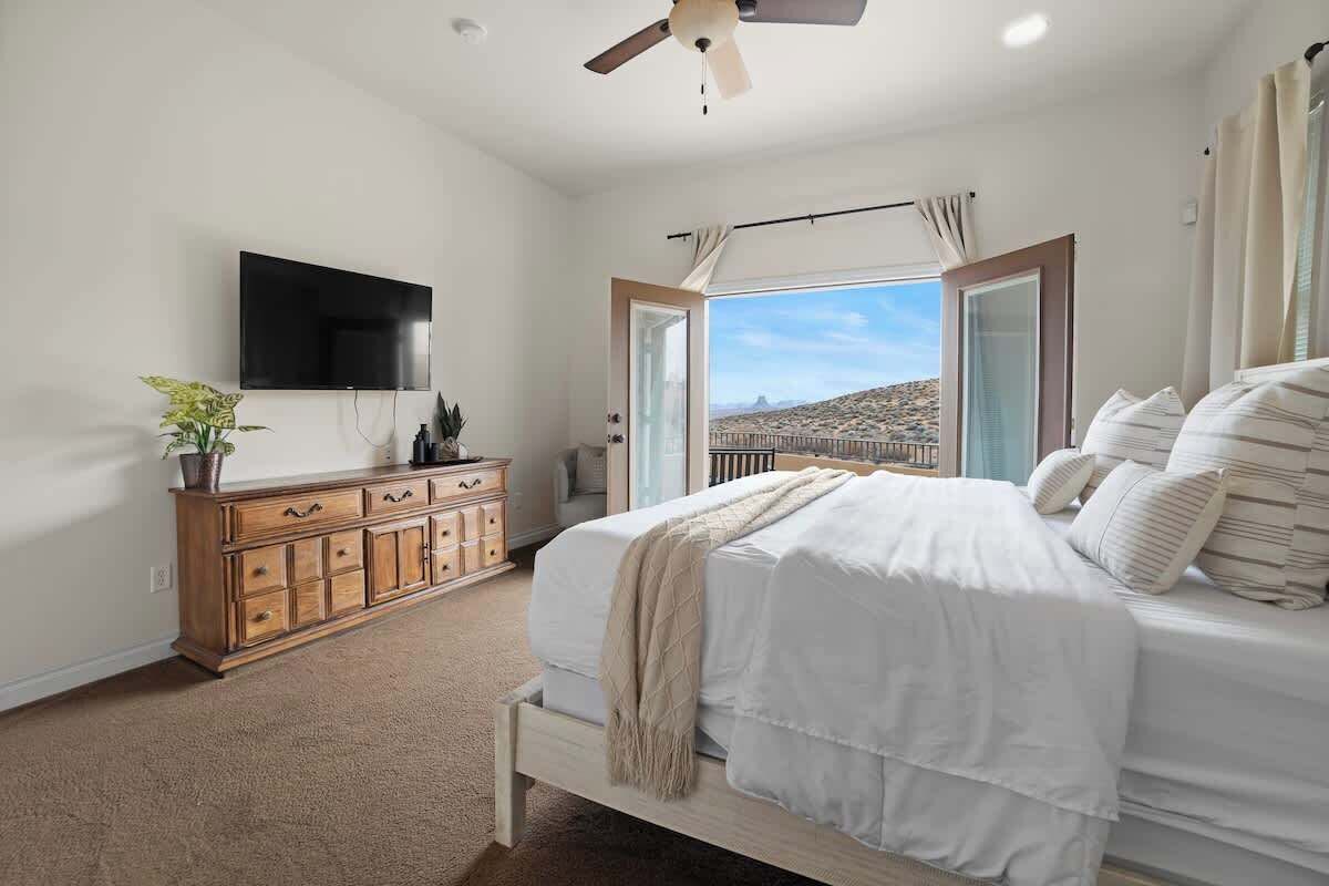 5 habitaciones, tabla de planchar con plancha, cuna de viaje y wifi 