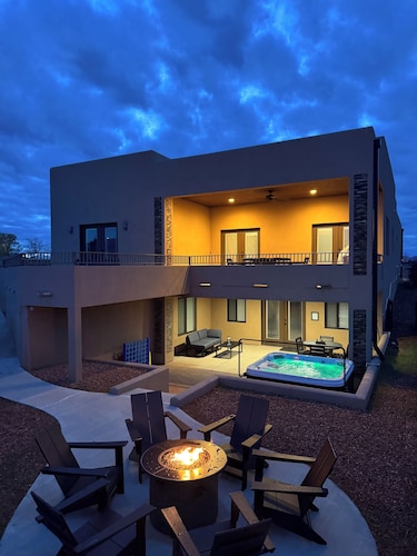 The Cliff Dweller - Peaceful Escape, 50-mile Views