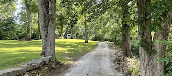 Airstream RV - Close to Nashville, yet tucked away from the bustle
