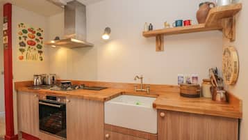Cottage | Bếp riêng | Tủ lạnh, ấm điện, lò nướng bánh mì, dụng cụ nấu nướng/bát dĩa/dao nĩa