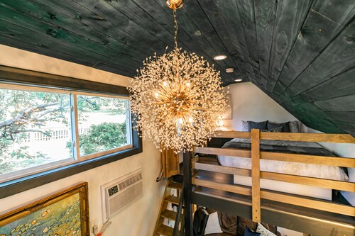 Tiny house with private Hot Tub