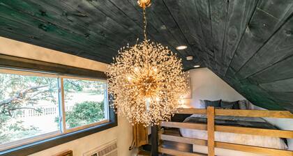 Tiny house with private Hot Tub