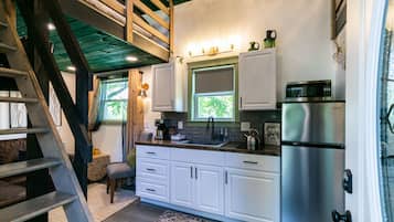 Fridge, microwave, coffee/tea maker, toaster