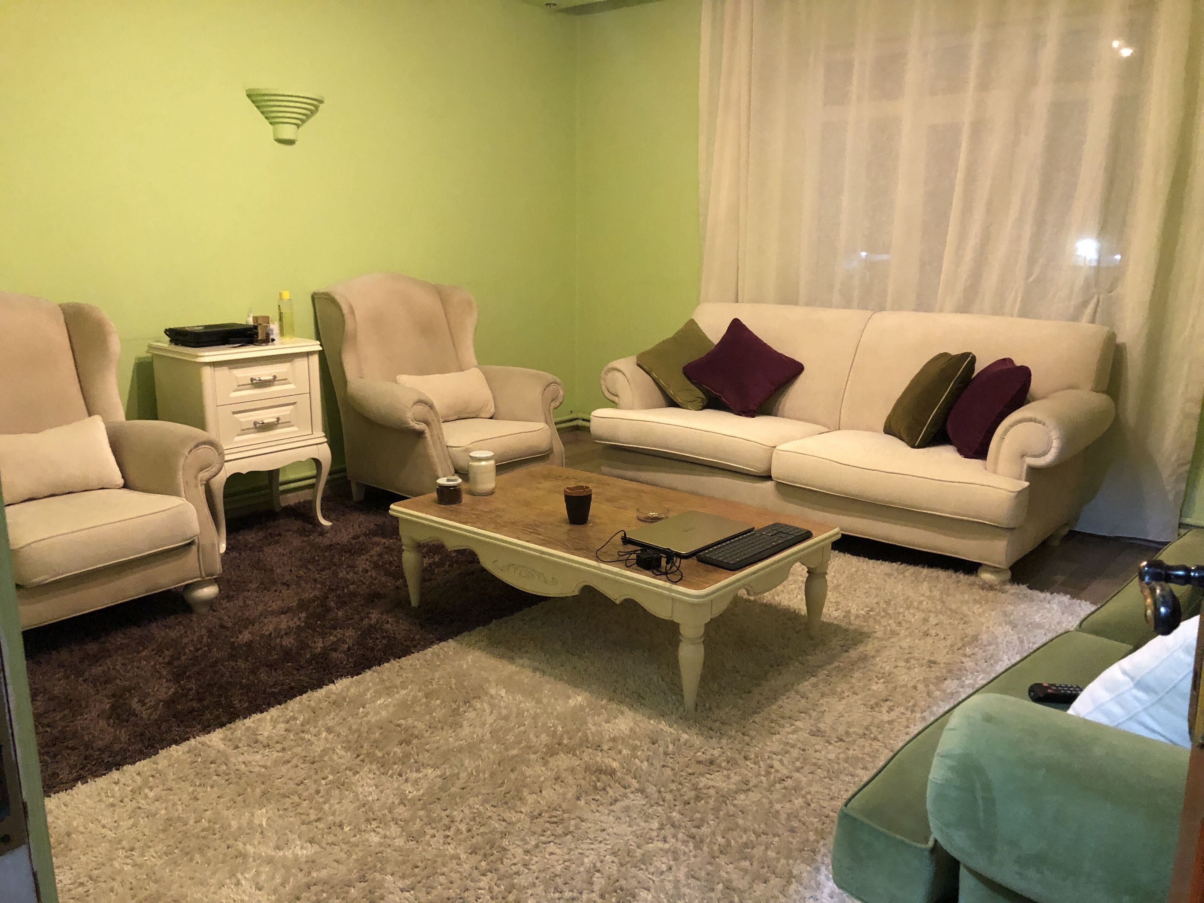 3 Rooms Cozy Flat in family apartment