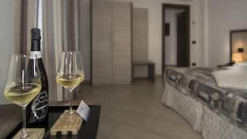 Superior Room | Minibar, in-room safe, desk, laptop workspace