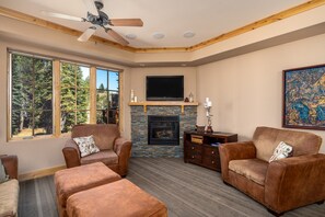 TV, fireplace, DVD player, stereo - Modern Condo- Jacuzzi Tub SM #201 by Bear Valley Vacation Rentals (Arnold)