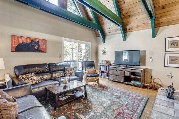 Smart-TV, Kamin, DVD-Player, Tischtennisplatte