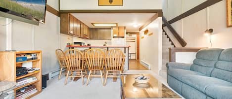 Smart-tv, een open haard, een dvd-speler en streamingdiensten