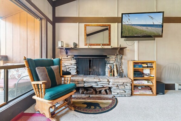 Smart TV, fireplace, DVD player, streaming services