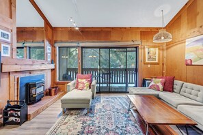 TV, fireplace, DVD player, books - Modern & Sleek Condo - Creekside #110 by Bear Valley Vacation Rentals (Bear Valley)