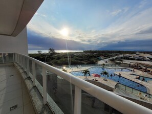 Pool - Apartment with sea view, air conditioning and Wi-Fi. (Praia Grande)
