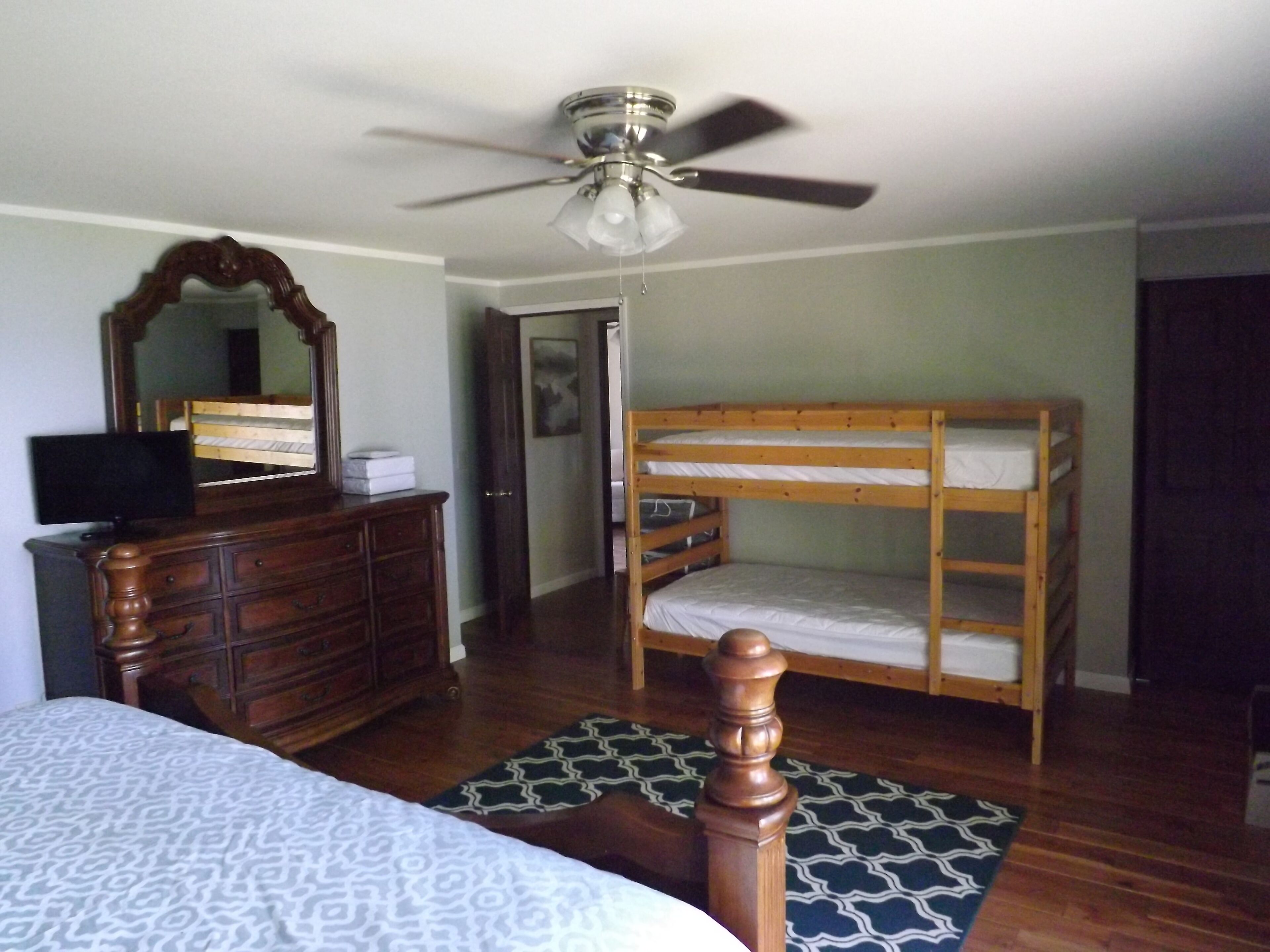 Historic lakefront lodge with full bar, saltwater pool, sauna, private boat ramp