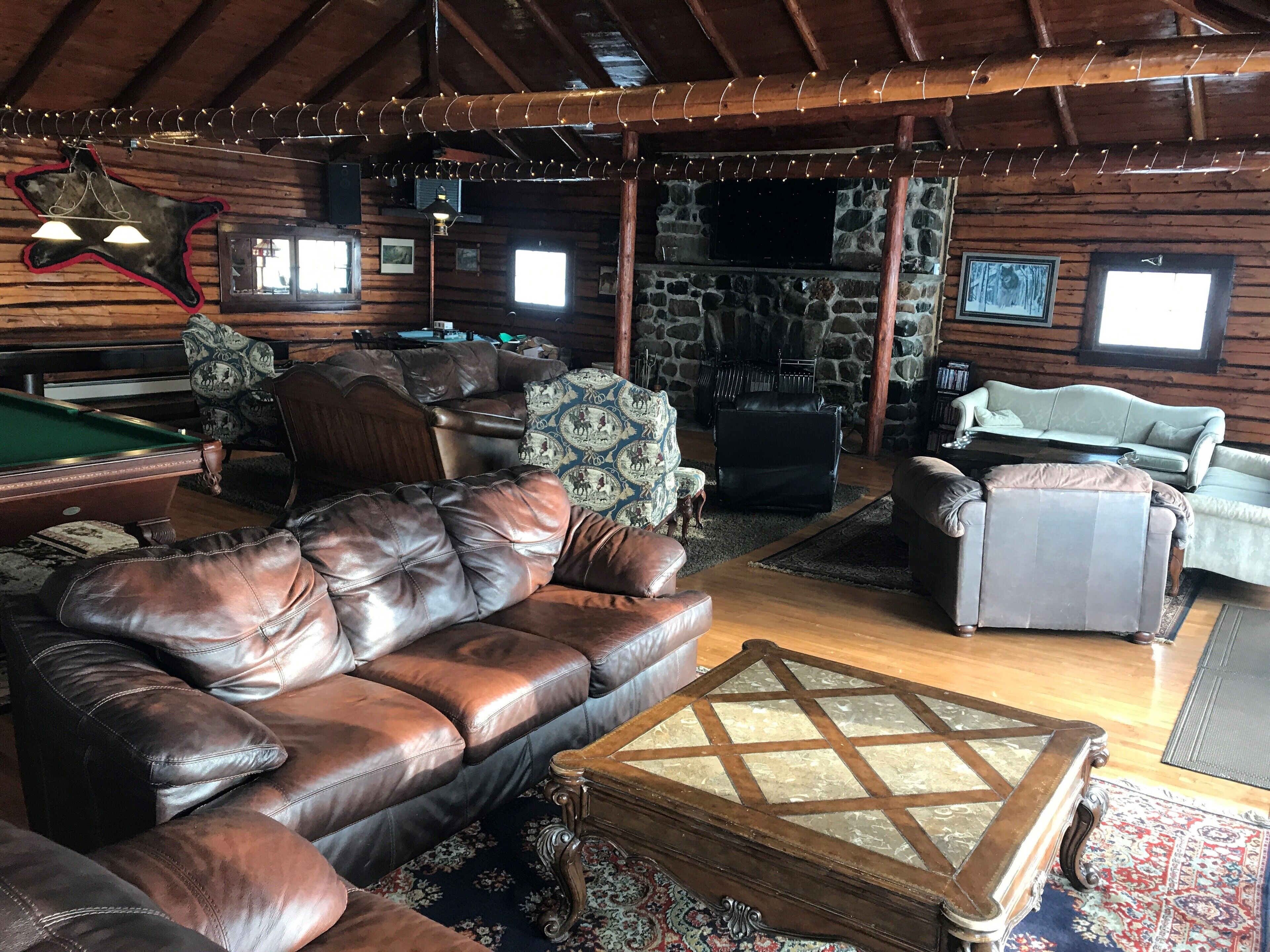 Historic lakefront lodge with full bar, saltwater pool, sauna, private boat ramp