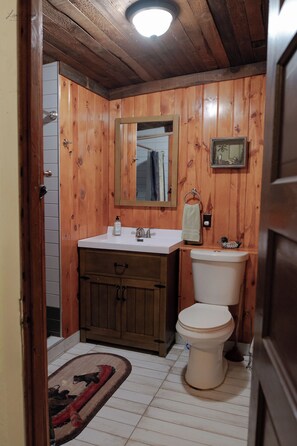 Duschwanne, Seife, Toilettenpapier