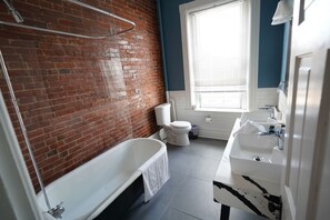 Apartment | 3 bedrooms, iron/ironing board, free WiFi