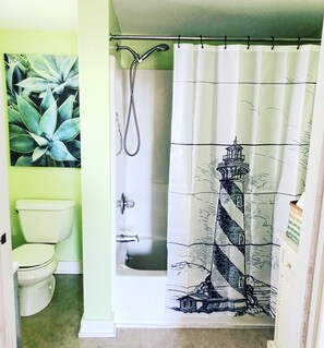 Baignoire, serviettes fournies