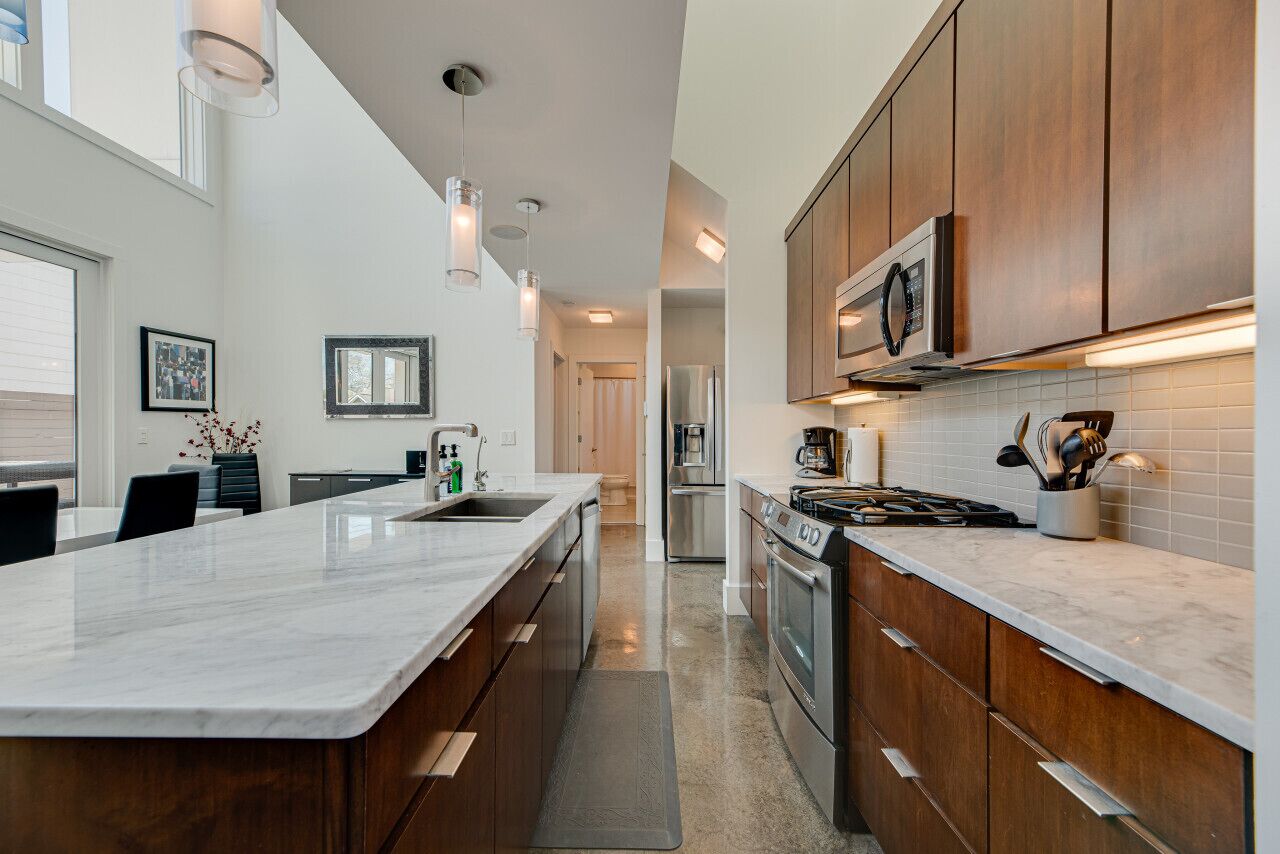 Downtown/Hottub/Music Row/20 ft ceiling/Gulch!.!.!