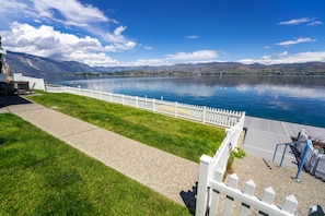 Property grounds - Waterfront Home on Lake Chelan, Pet Friendly! (Chelan)