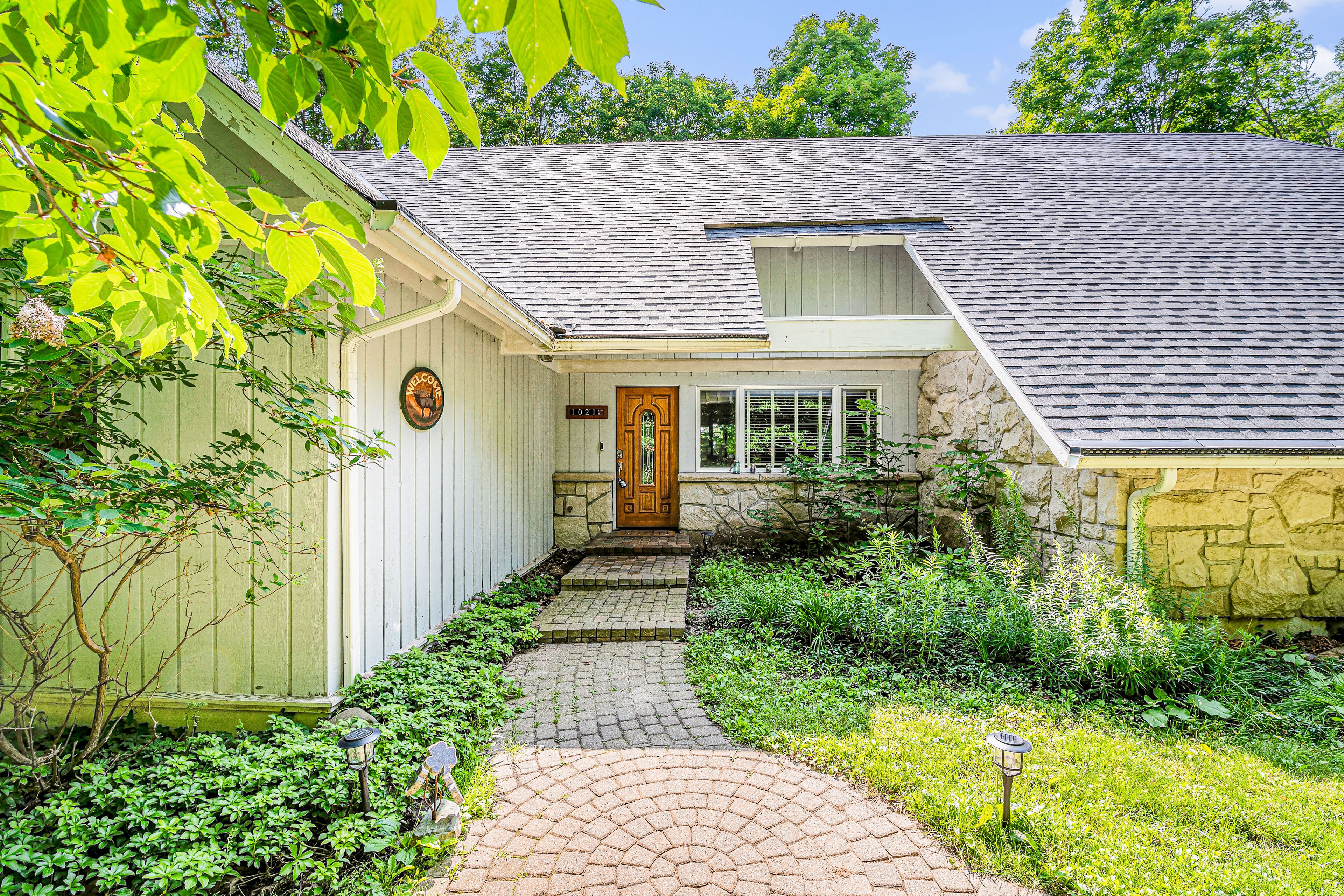 Delightful retreat near the lake - game room with foosball & pool tables