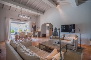 Smart TV - Luxury villa 4* - Private pool and petanque area - Exceptional view - St Tropez (Sainte-Maxime)
