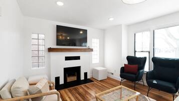 Smart-tv och eldstad