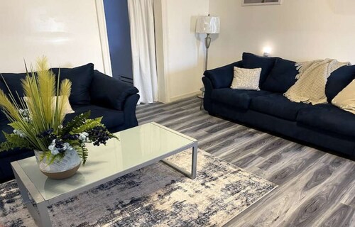 Amazing Hannibal Home - Eitaly’s on Paris