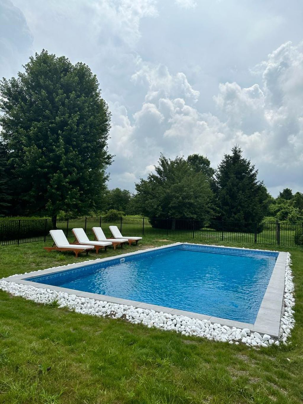 Country Home w/ 4bdrms (king) & sizable pool in Hudson Valley 