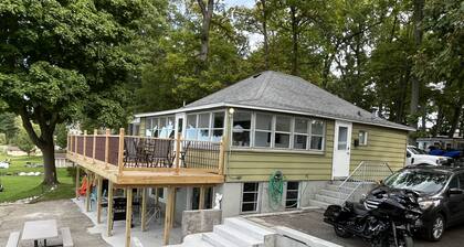 Fully furnished cabin overlooking scenic Wabasis Lake