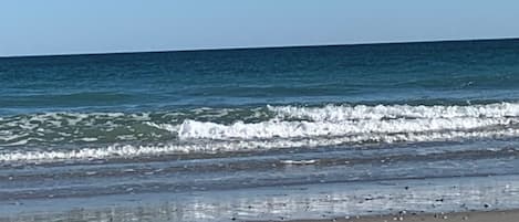 In Strandnähe, Liegestühle, Strandtücher