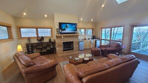 Älytelevisio, videopelejä, DVD-soitin, videokirjasto