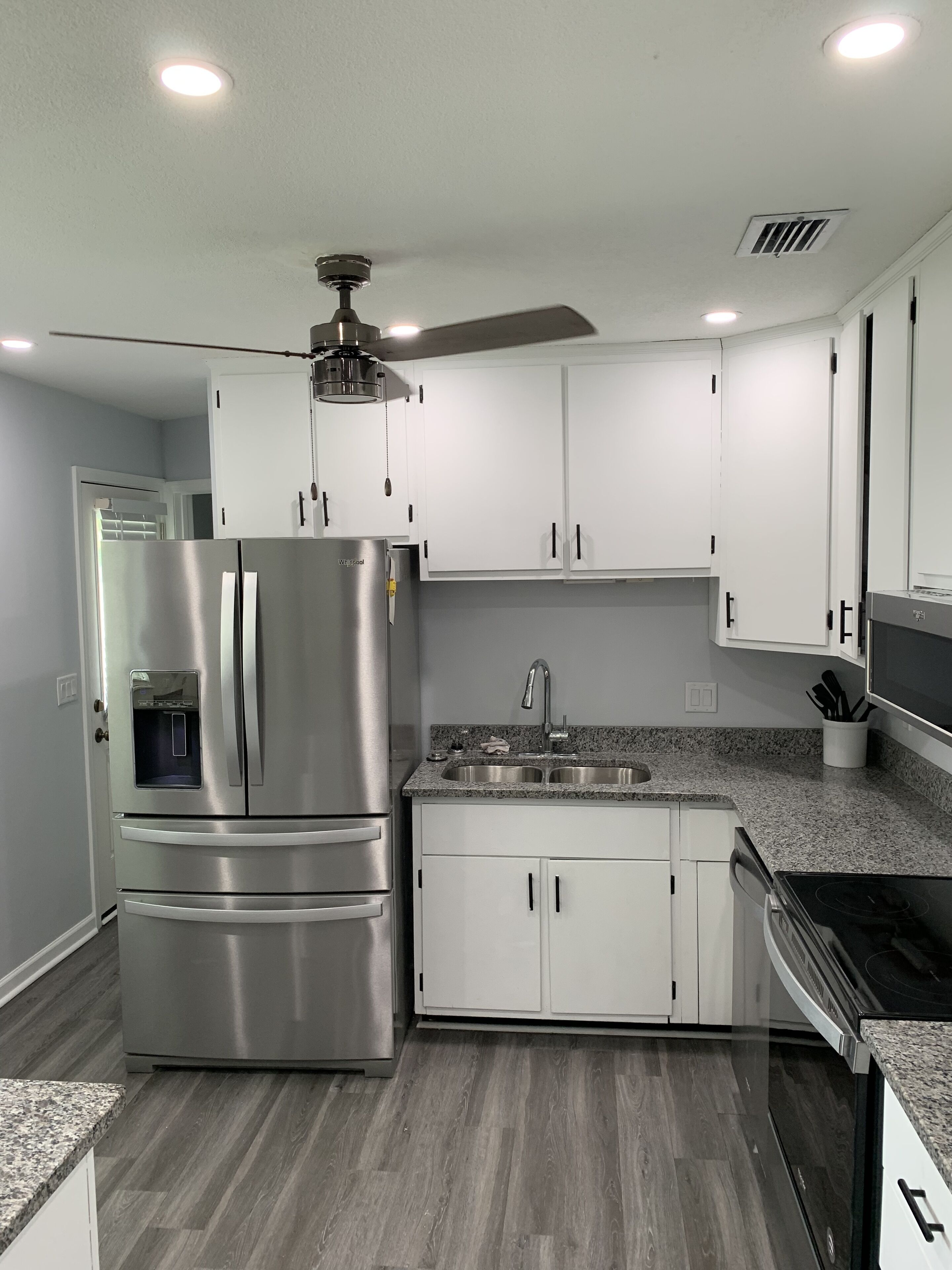 Cozy 3 BR SFR with plenty of elbow room, just a chip shot from the “greens”!