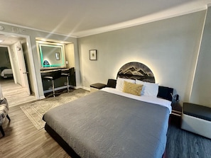 2 bedrooms, desk, free WiFi, bed sheets - Boardwalk LUX Shoreline/ Prime Location (Myrtle Beach)