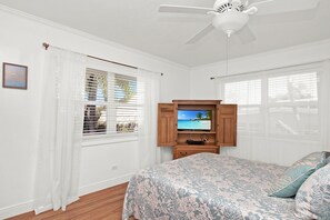 5 bedrooms, desk, free WiFi, bed sheets
