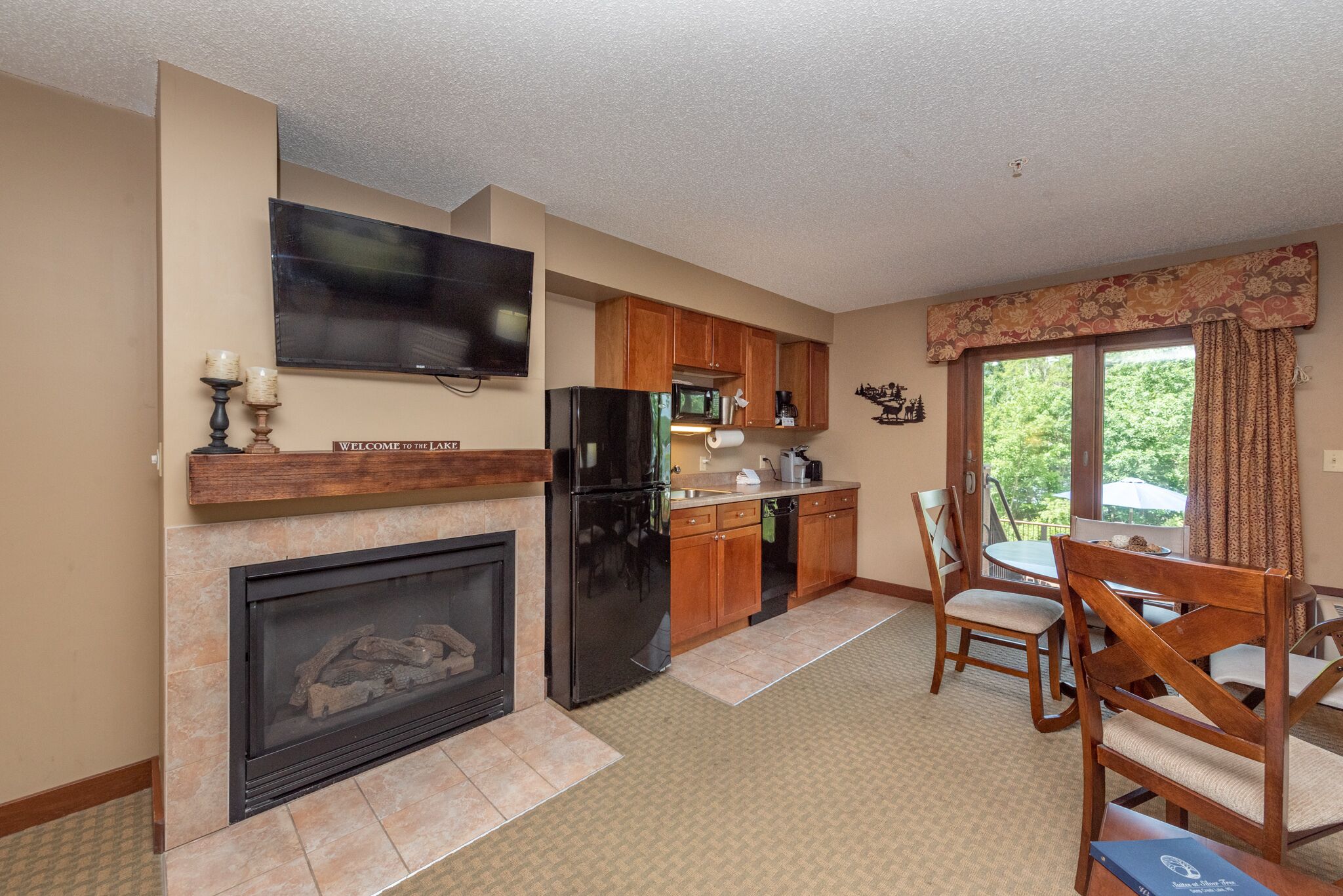 Suites at Silver Tree A119: Studio Suite with Lake View and Private Balcony!