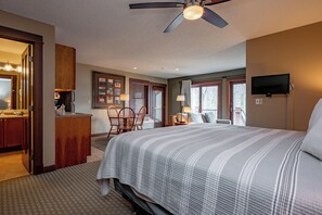 1 bedroom, free WiFi, bed sheets - Suites at Silver Tree: A125 Studio Lake View (Oakland)