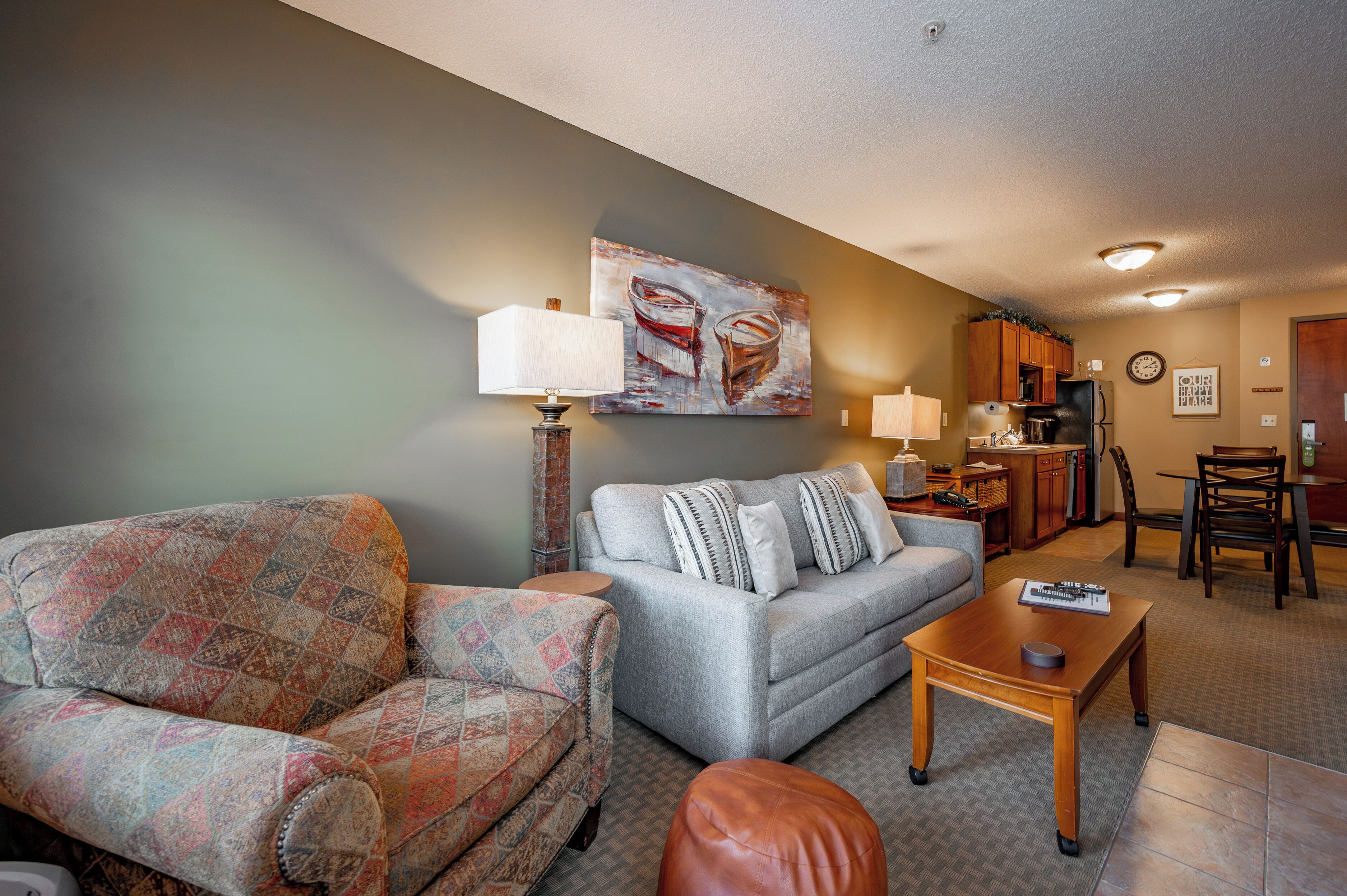 テレビ、暖炉、テレビゲーム、DVD プレーヤー