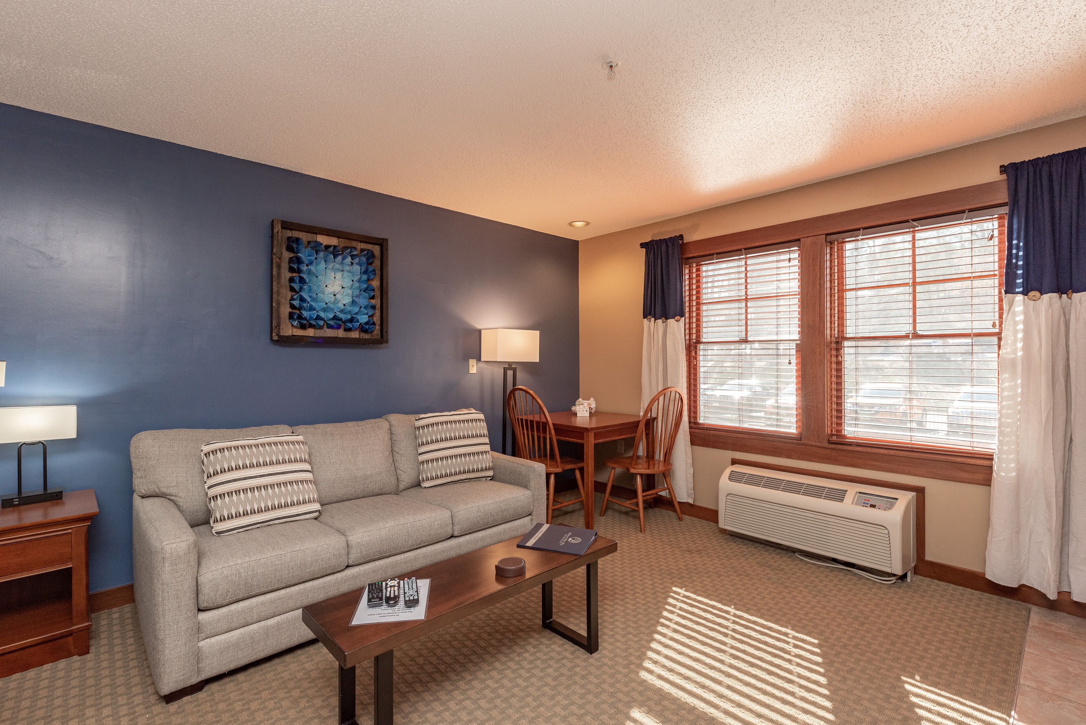 Suites at Silver Tree A210: Studio Standard View Suite with Kitchenette and Cozy