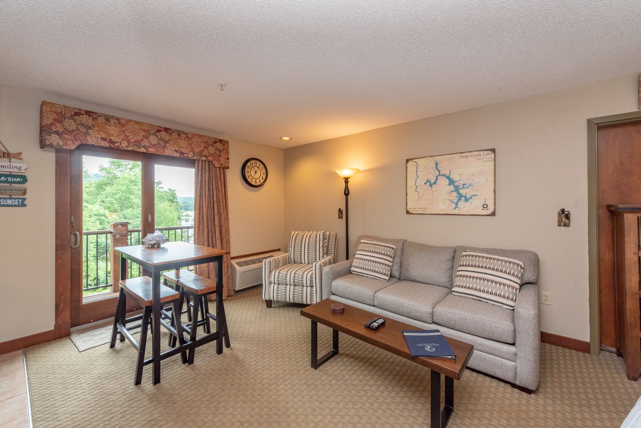 Suites at Silver Tree A213: Studio Suite with Lake View, Sleeps 4, Cozy Fireplac