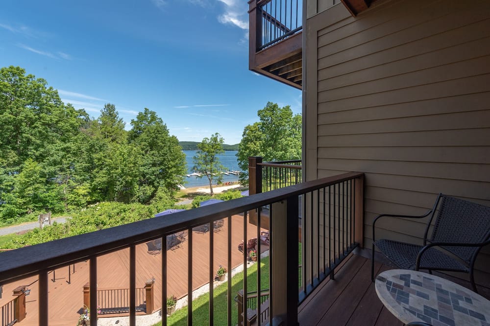 Suites at Silver Tree A215: Lake View Suite with One Bedroom, Private Balcony!