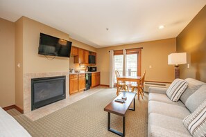 تلفزيون، مدفأة، ألعاب فيديو، مشغل دي في دي