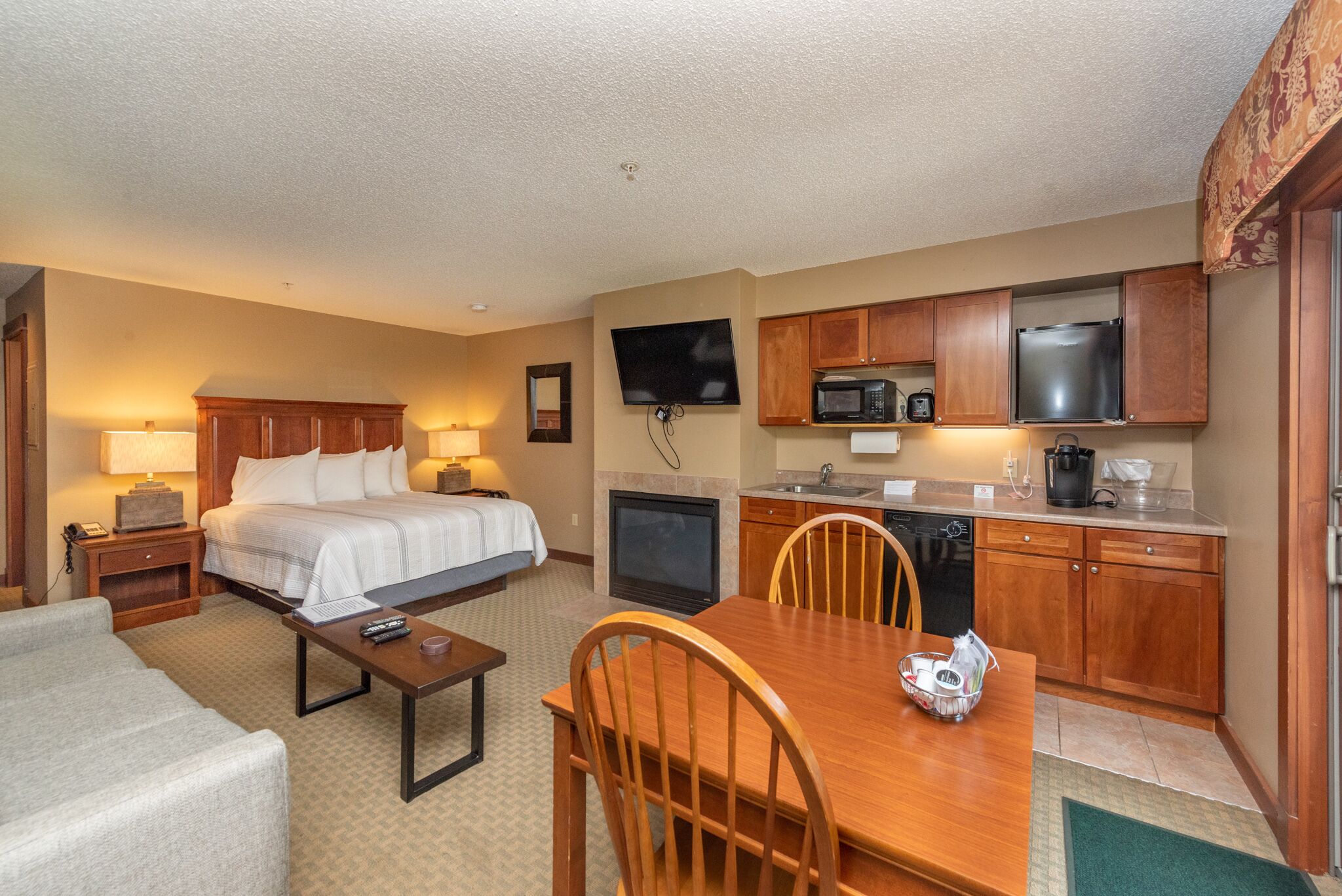 Suites at Silver Tree A216: Studio standard view suite, includes an a balcony &