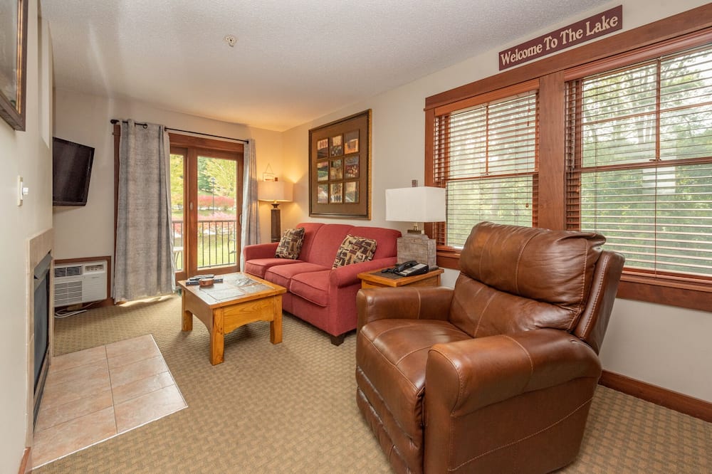 Suites at Silver Tree A218: One Bedroom Suite, Gas Fireplace, Free WIFI!
